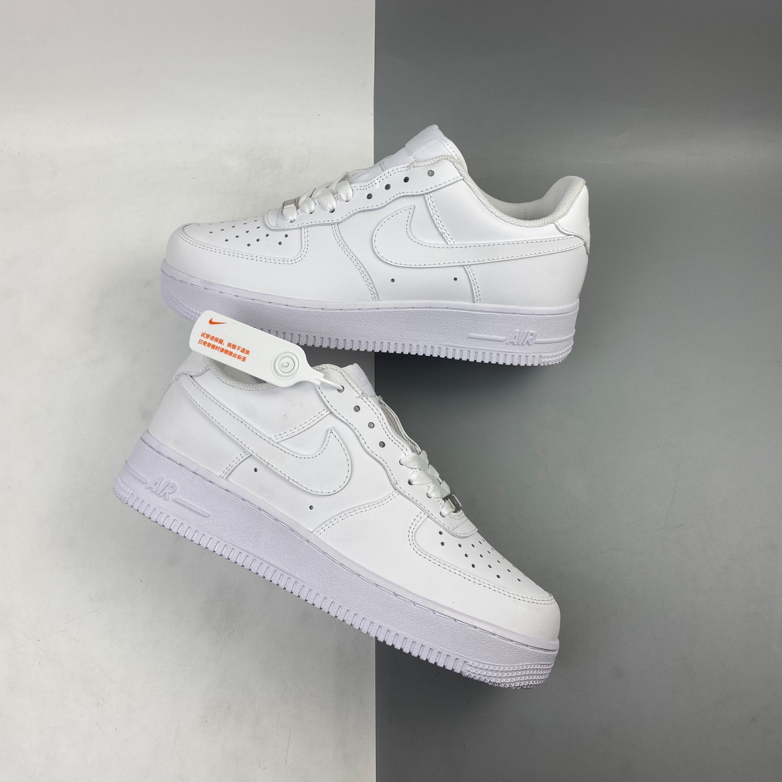 NIKE AIR FORCE 1 "TRIPLE WHITE"