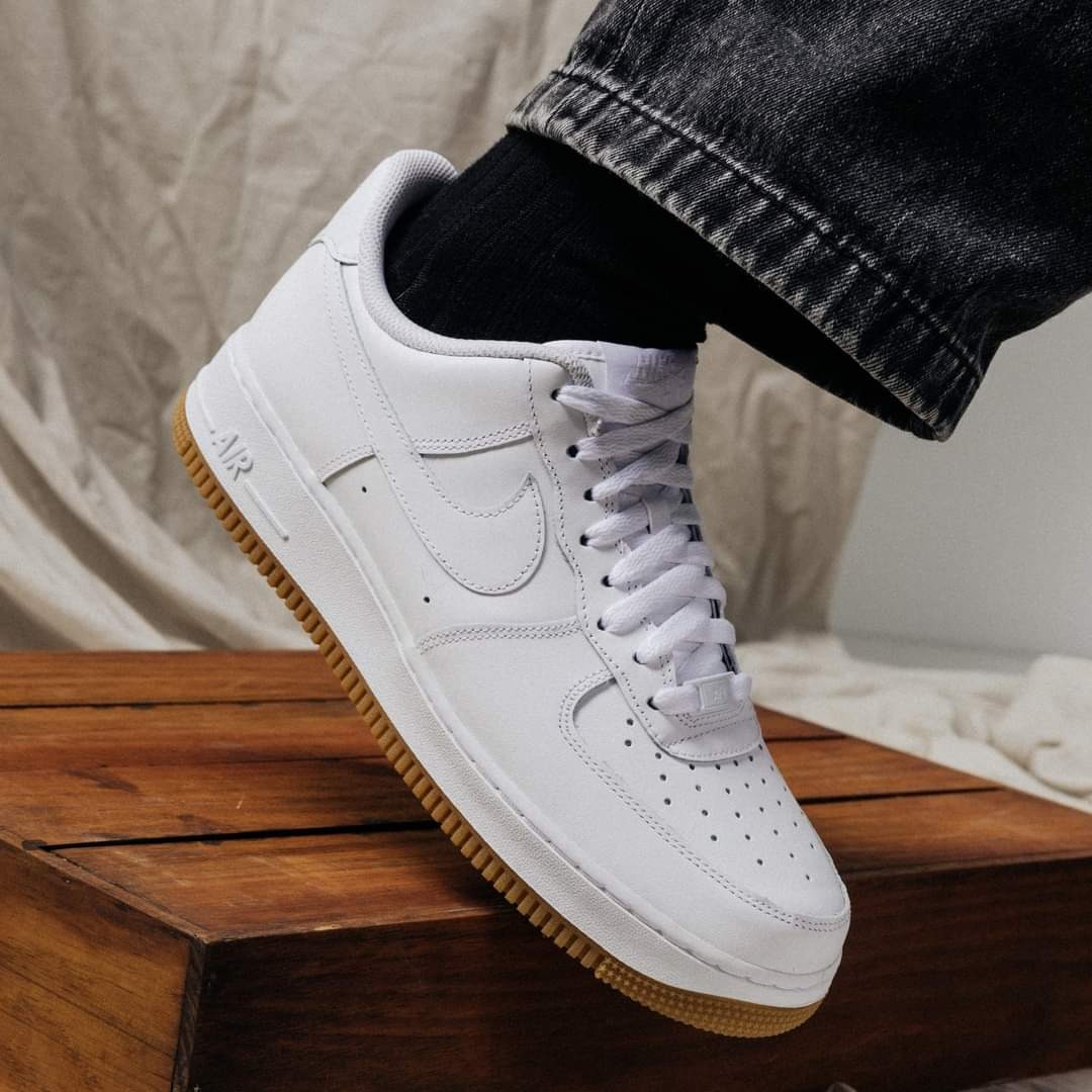 NIKE AIR FORCE 1 - WHITE GUM