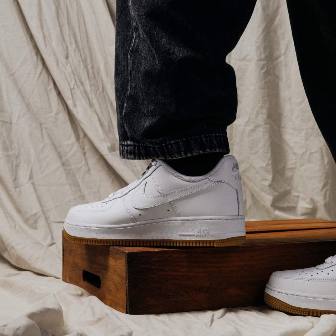 NIKE AIR FORCE 1 - WHITE GUM