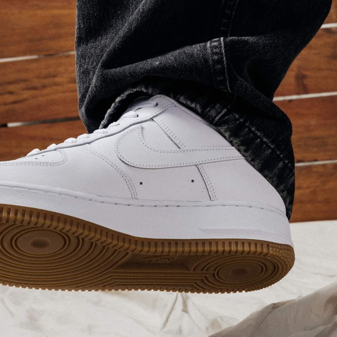 NIKE AIR FORCE 1 - WHITE GUM