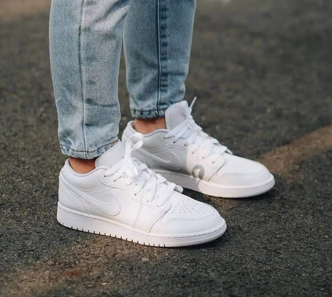 NIKE AIR JORDAN 1 LOW - TRIPLE WHITE