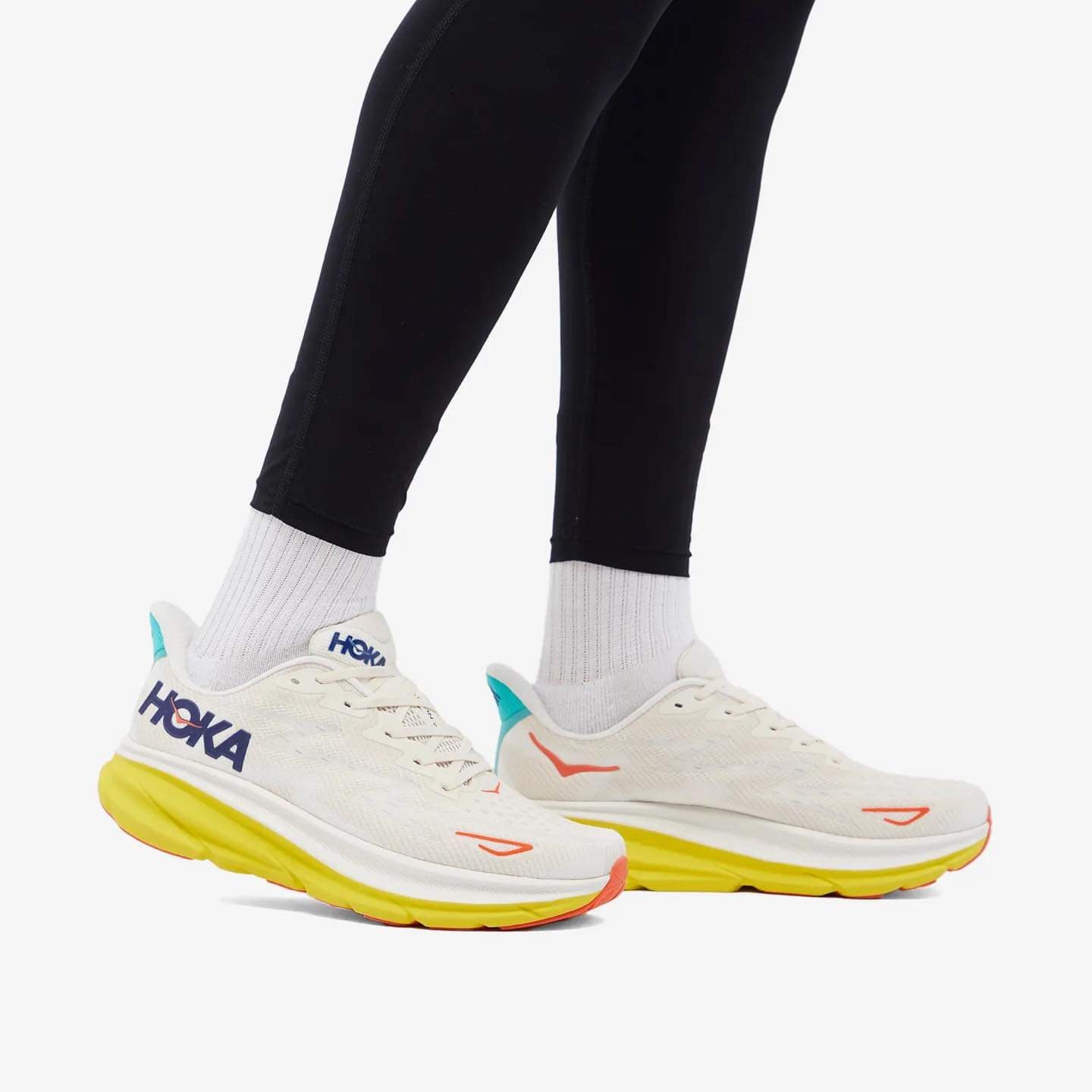 HOKA ONE ONE CLIFTON 9 - PASSION FRUIT