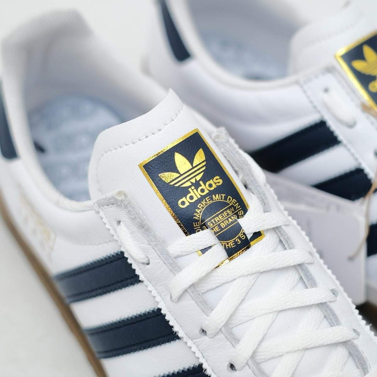 ADIDAS JEANS COLLEGIATE "WHITE NAVY GUM"