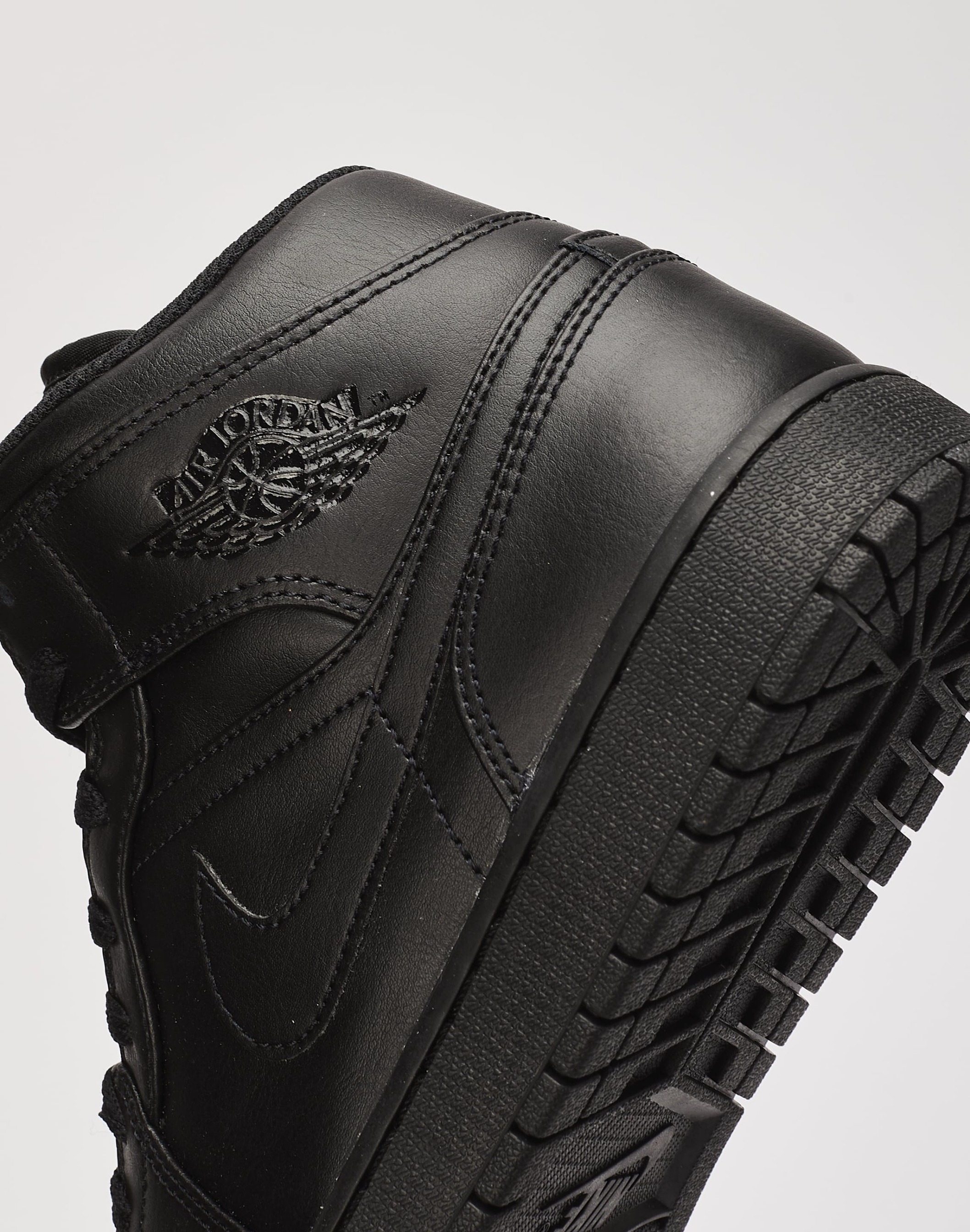 NIKE AIR JORDAN 1 HIGH - TRIPLE BLACK