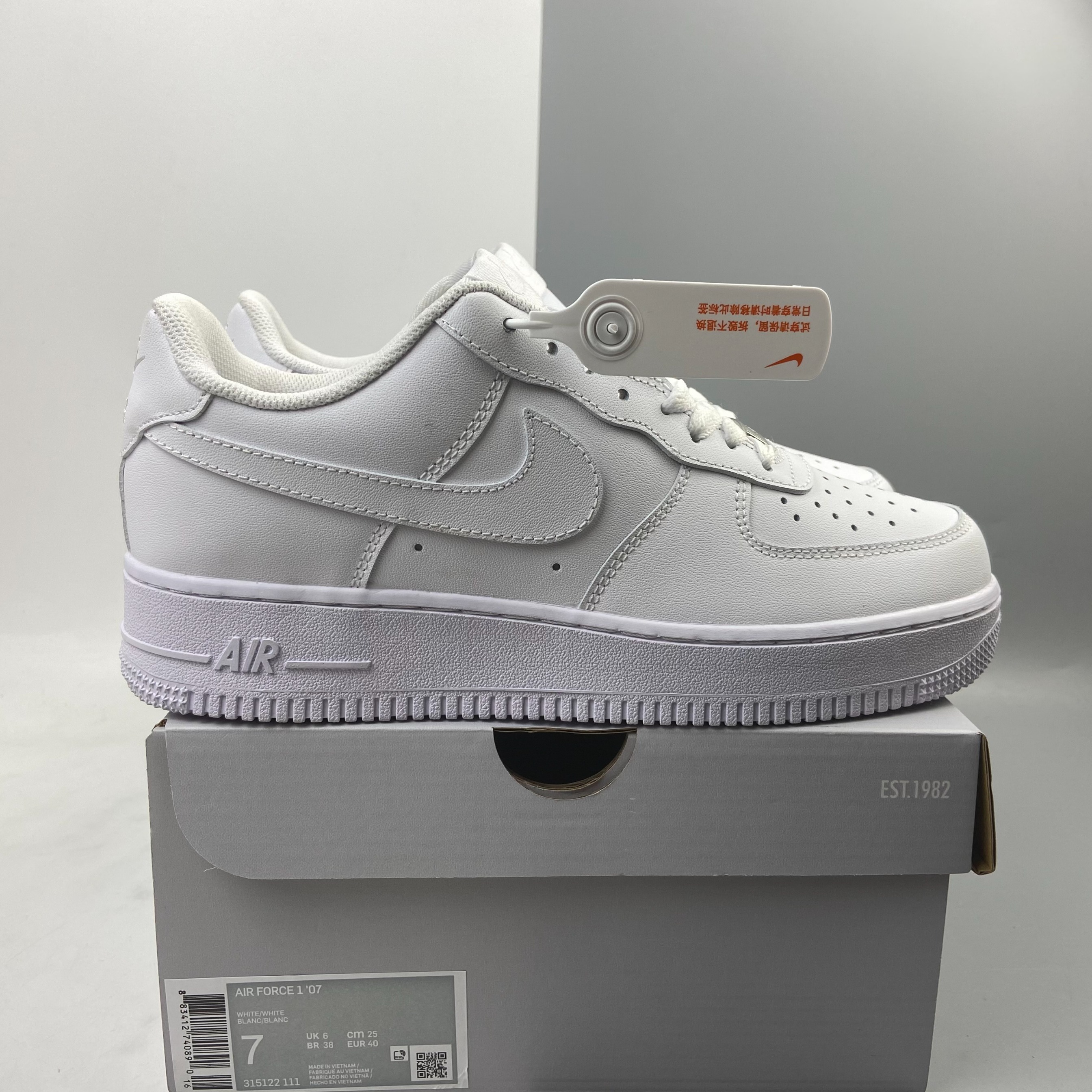 NIKE AIR FORCE 1 "TRIPLE WHITE"