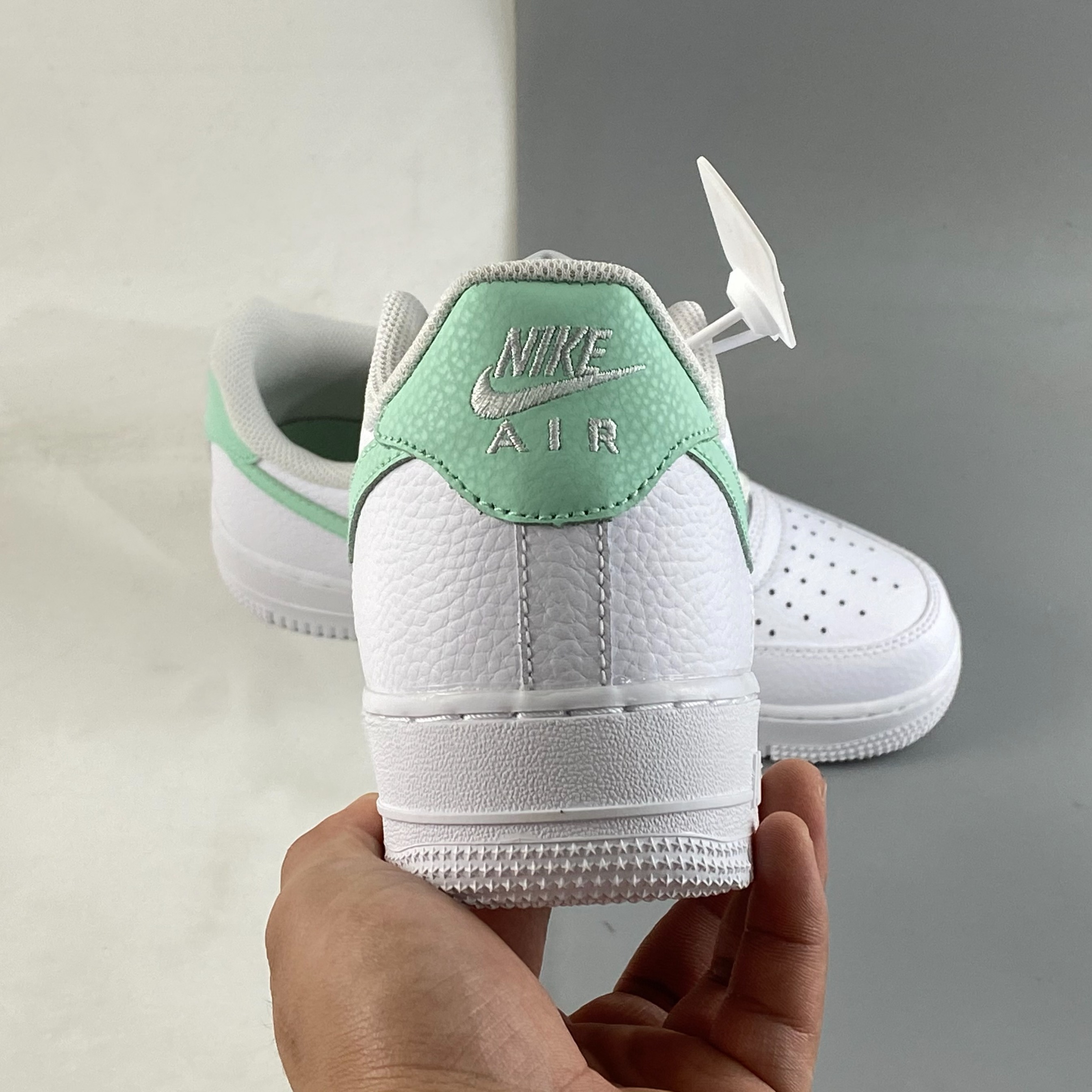 NIKE AIR FORCE 1 - WHITE MINT FOAM