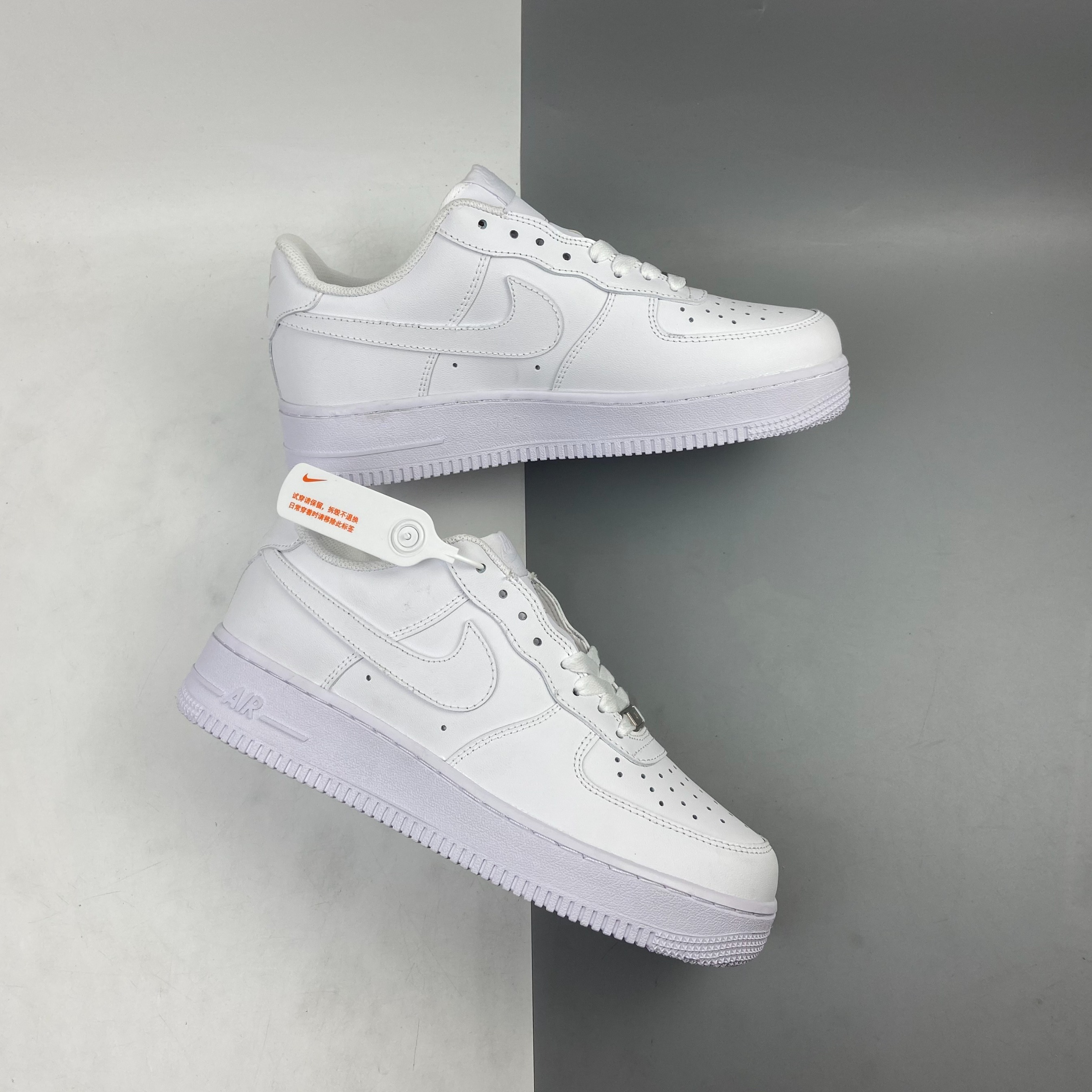 NIKE AIR FORCE 1 LOW - WHITE
