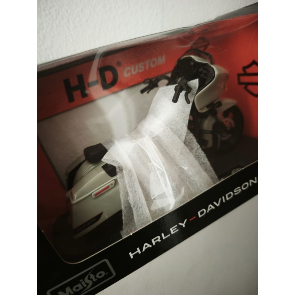 MAISTO 1:18 ROADGLIDE CVO 2018 GREY WHITE