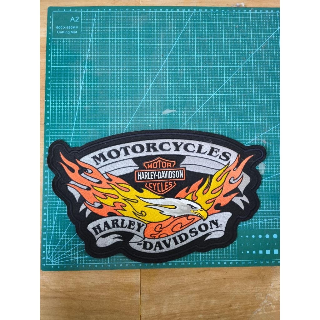 patch Harley Davidson dengan DESIGN api merah jambu dan logo HARLEY DAVIDSON