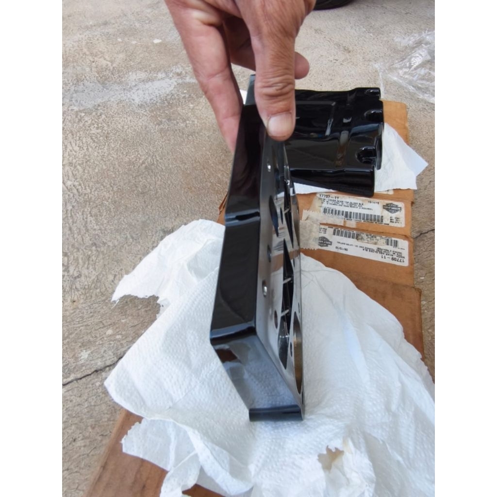 CYLINDER head COVER ROCKER BOX COVER Black SECOND