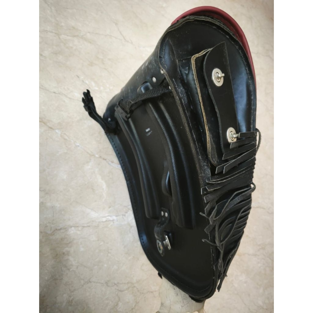 NEW OLD STOCK BAG REAR SPRINGER ORIGINAL GENUINE HARLEY DAVIDSON MOTORCYCLES GRESS  100%