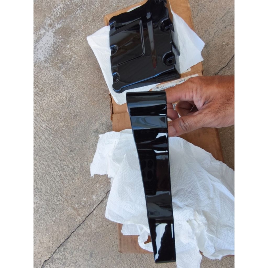 CYLINDER head COVER ROCKER BOX COVER Black SECOND
