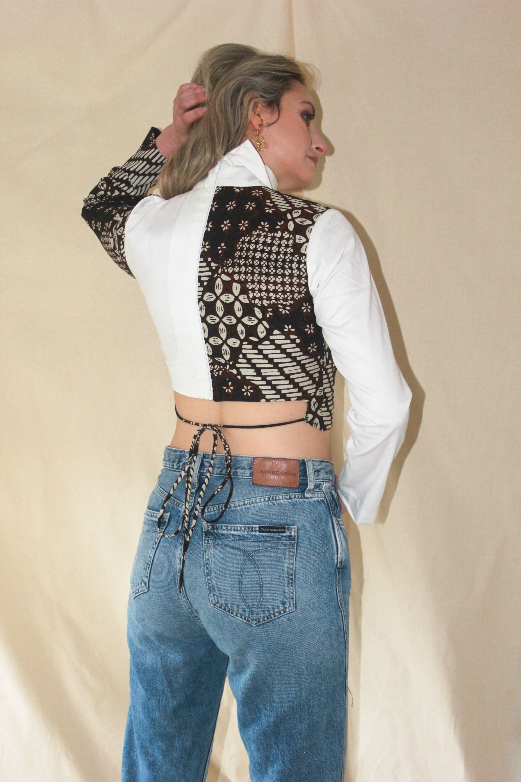 Colour block long sleeve tie-back 