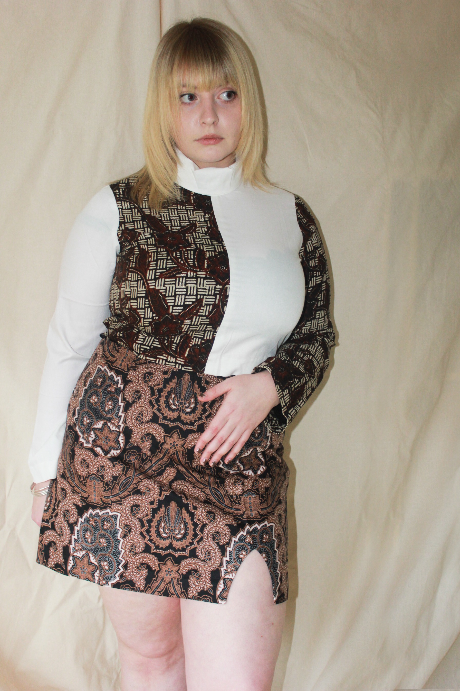 Colour block long sleeve tie-back