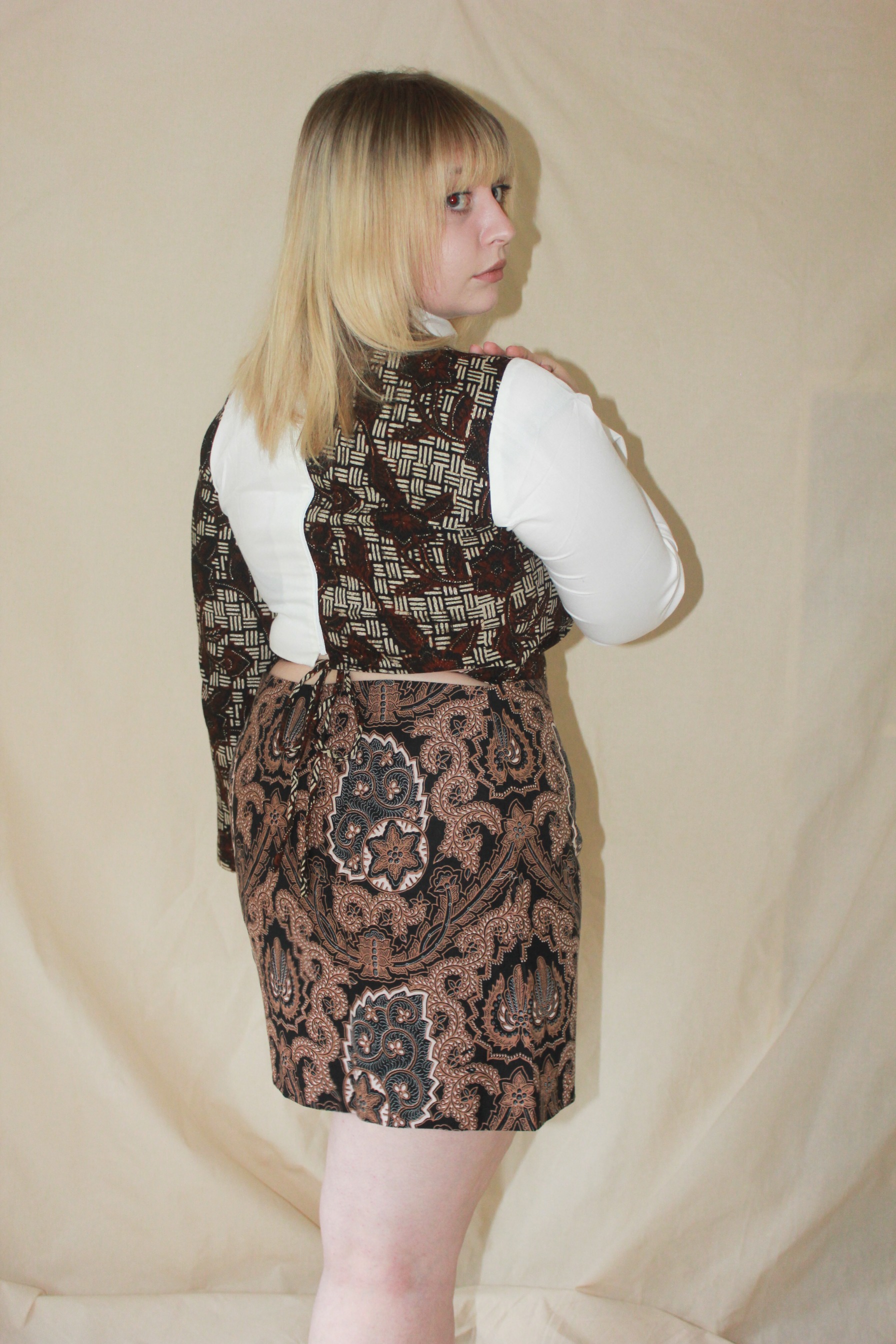 Colour block long sleeve tie-back