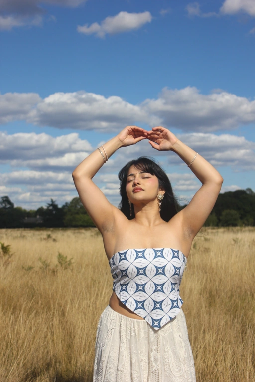 Scarf top: White/Blue