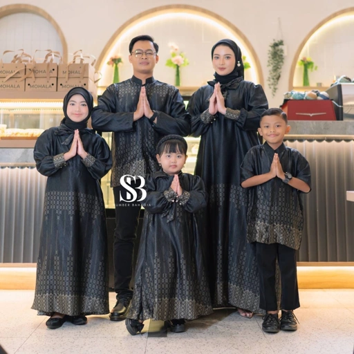 Khalifah Family Couple Hitam