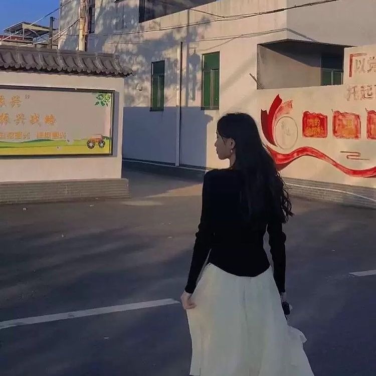 Nazumi Squareneck Top