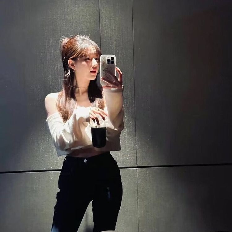 Lovnia Sabrina Top