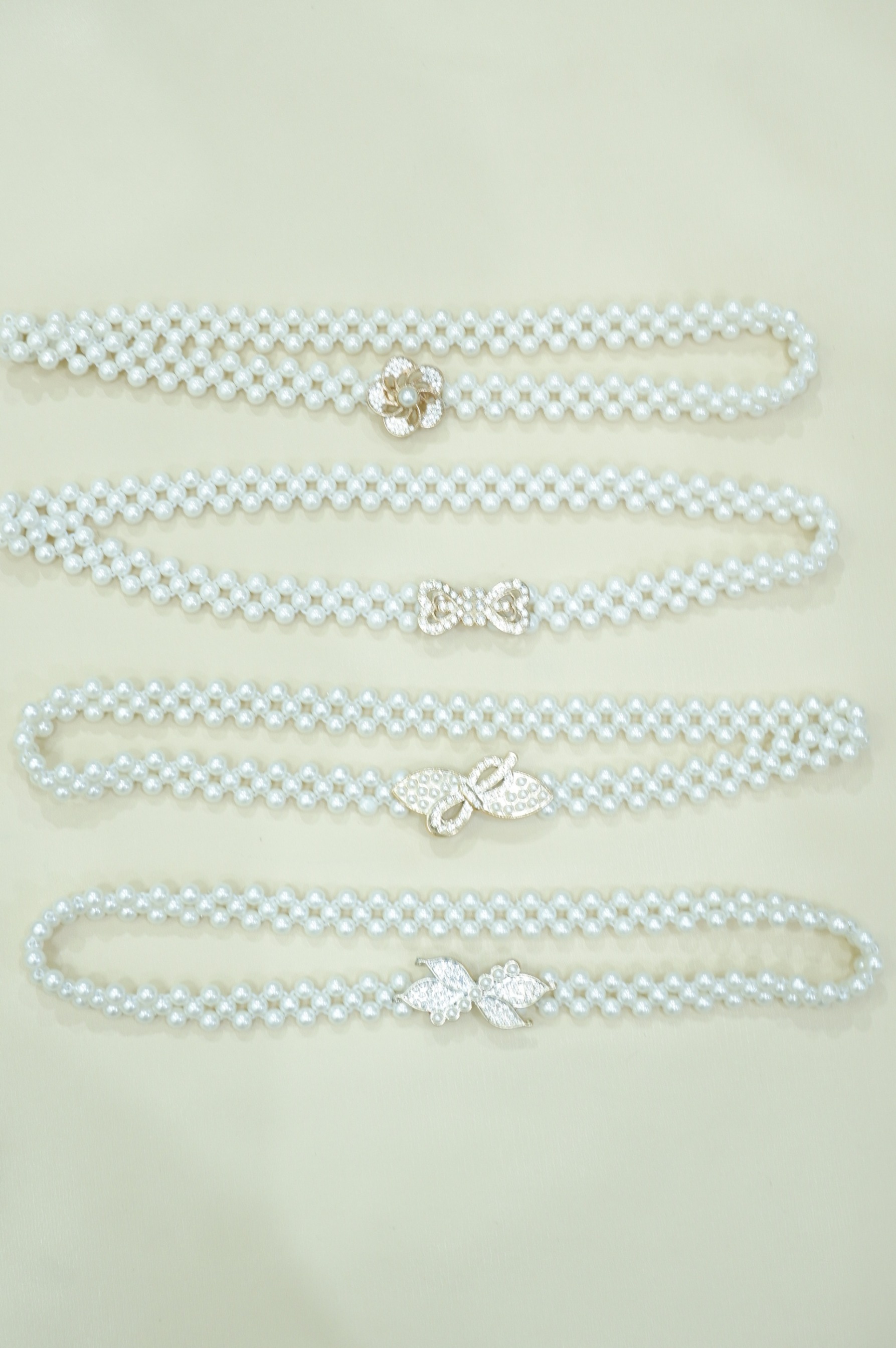 ACCESORIES BELT CHAIN GOLD AND WHITE PEARL BELT 