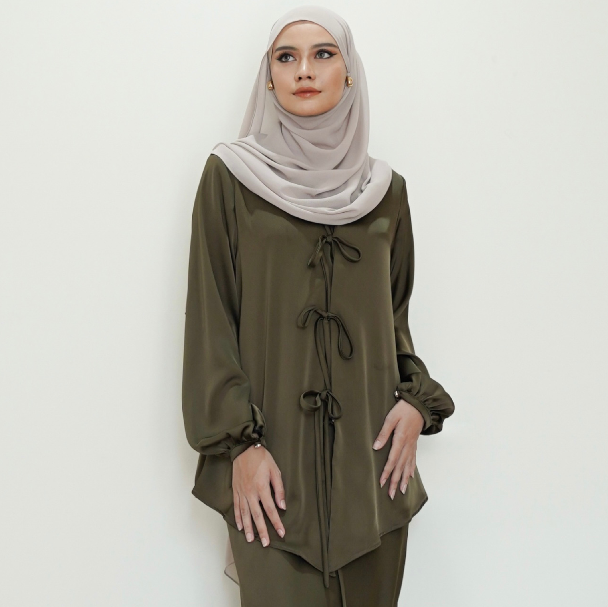 Evolvere - Nuha Top Silk Satin Coquette Style (ATASAN Saja )