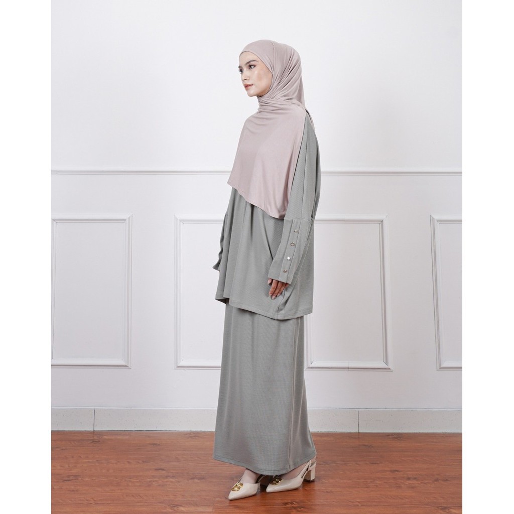 Evolvere - Mira Set Rib Knit Blouse dan Rok Knit Span