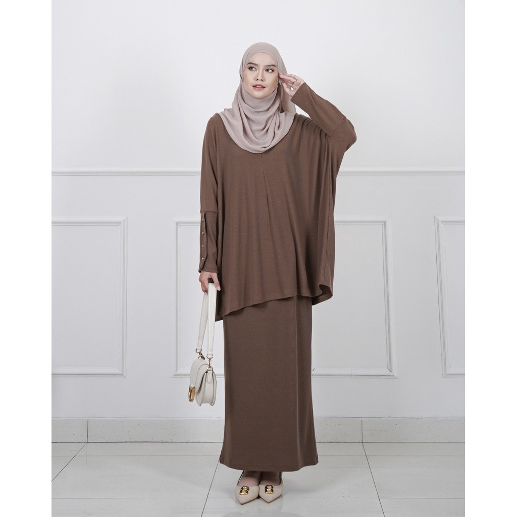 Evolvere - Mira Set Rib Knit Blouse dan Rok Knit Span