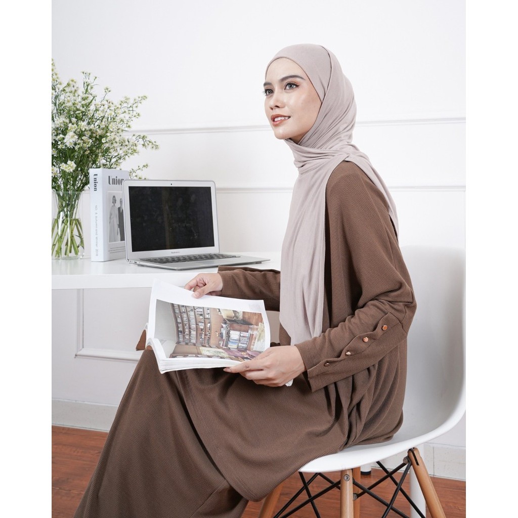 Evolvere - Mira Set Rib Knit Blouse dan Rok Knit Span