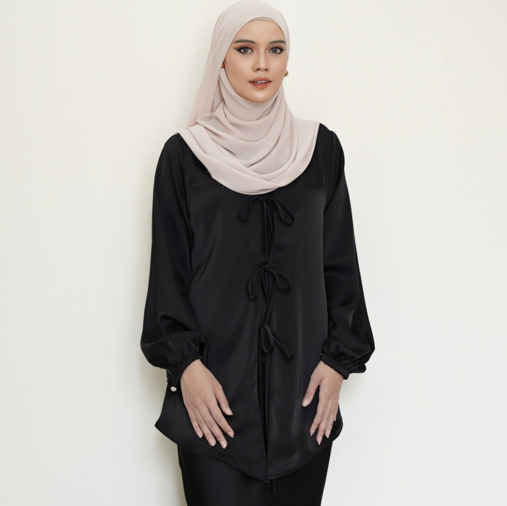 Evolvere - Nuha Top Silk Satin Coquette Style (ATASAN Saja )