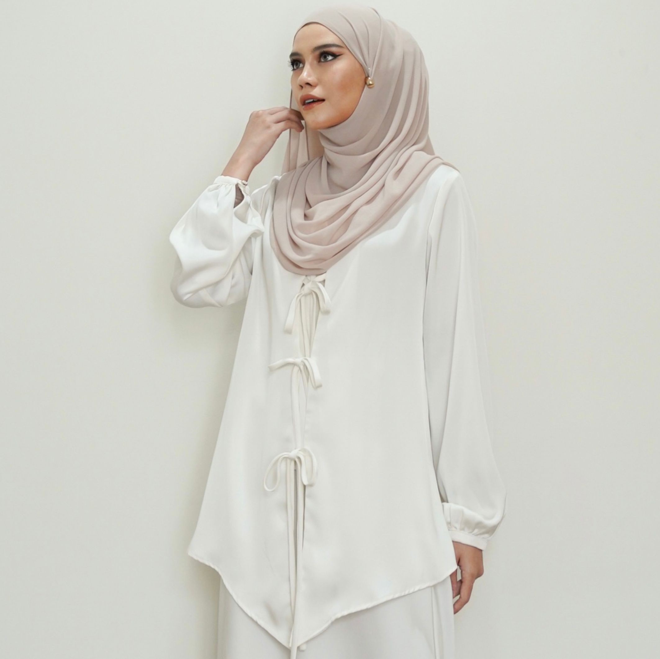 Evolvere - Nuha Top Silk Satin Coquette Style (ATASAN Saja )