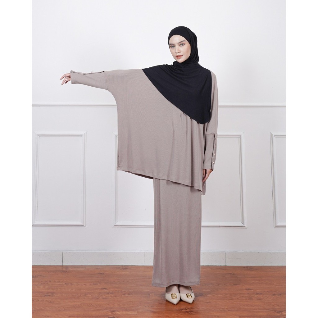 Evolvere - Mira Set Rib Knit Blouse dan Rok Knit Span