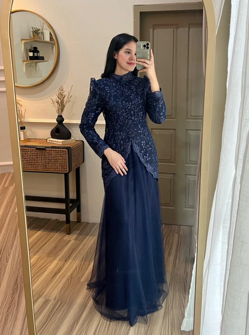 Image of Amrthelabel / dayana dress / navy