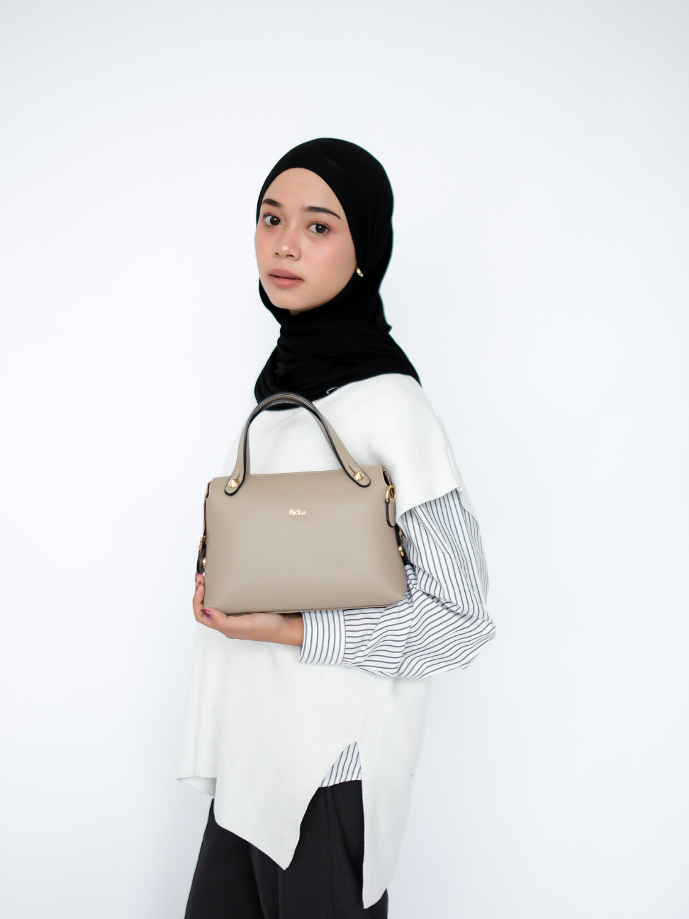 FLICKA Kalyn Sling Bag
