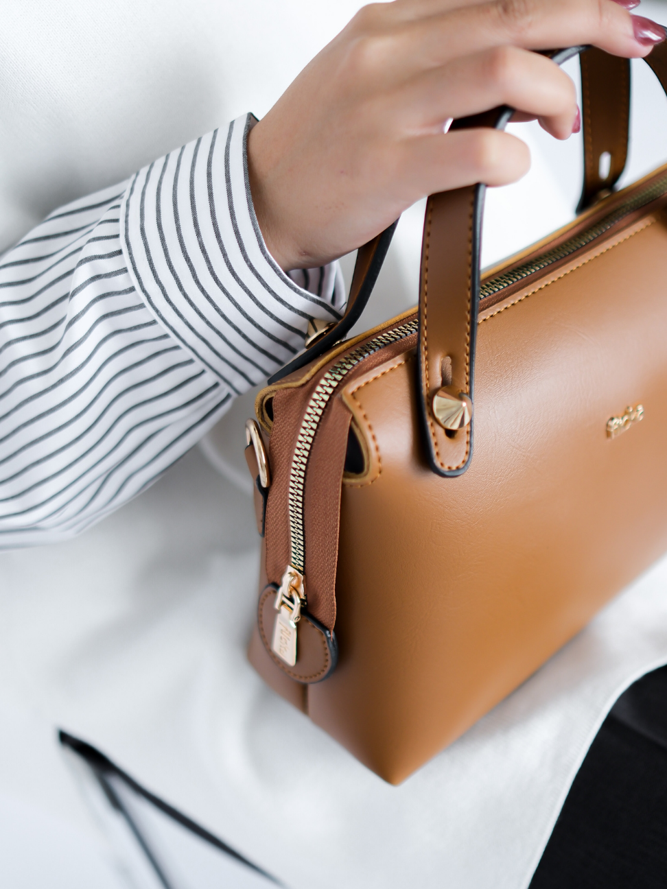 FLICKA Kalyn Sling Bag