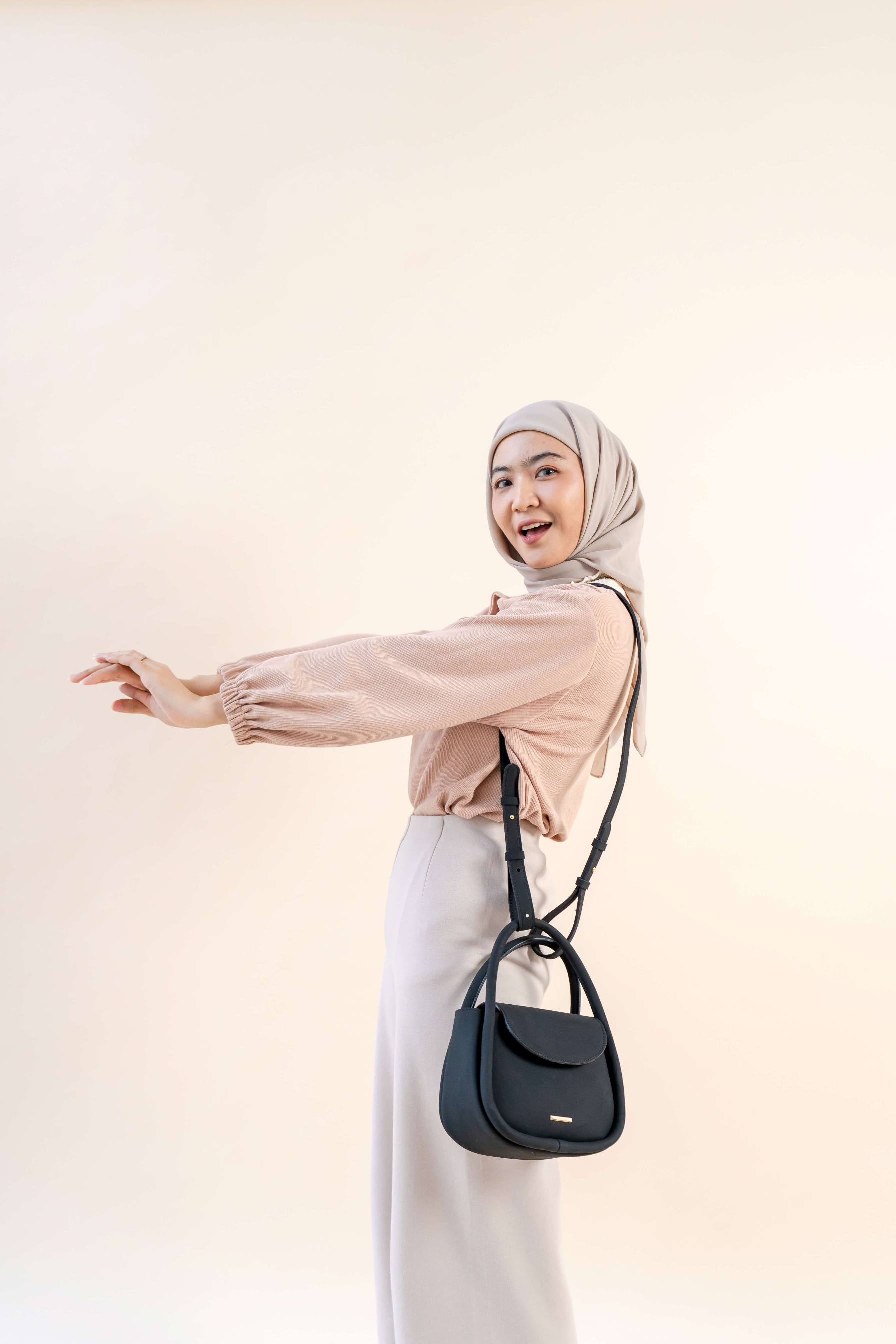 Sling Bag Flicka J 34