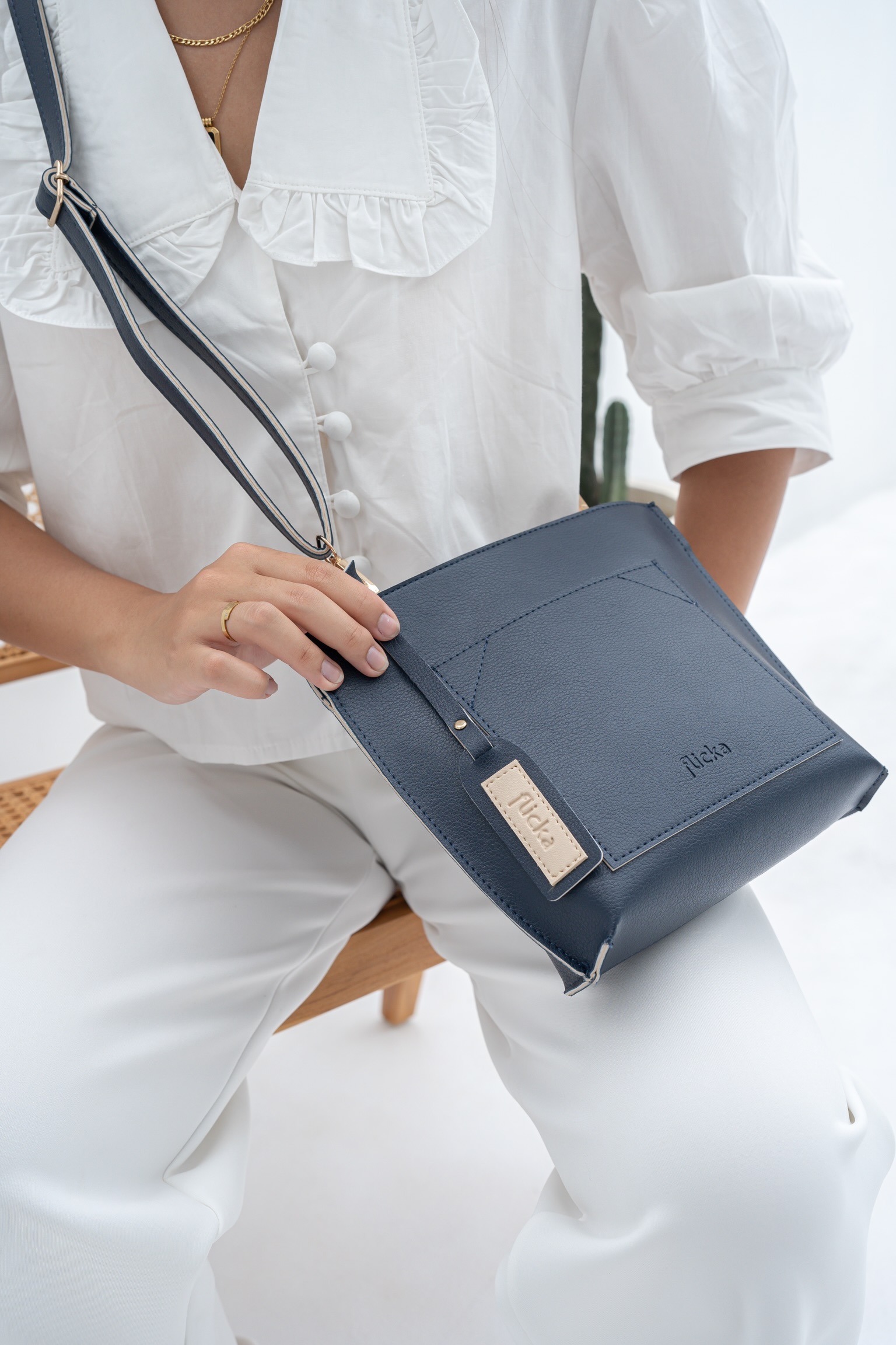 Sling Bag Flicka DD 178