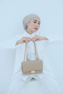 Sling Bag Flicka V 5 Medium