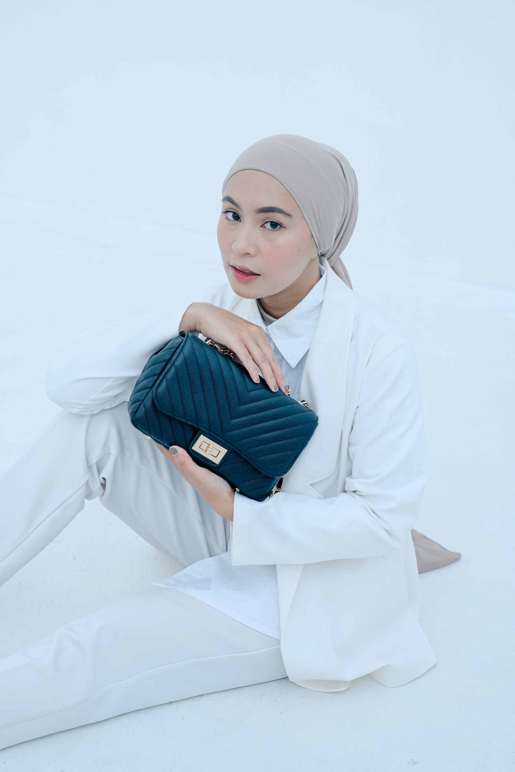 Sling Bag Flicka V 5 Medium