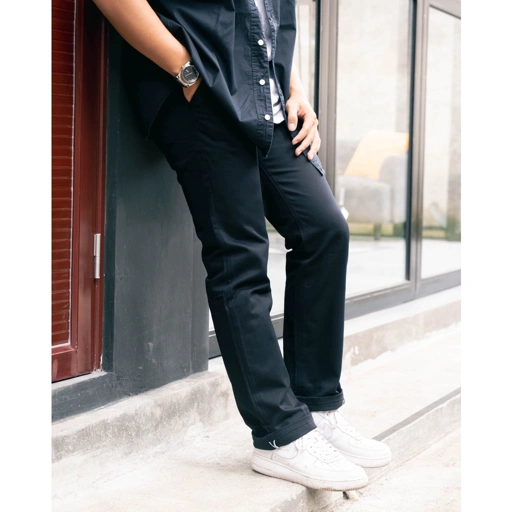 Image of Basic Black - Celana Chino Panjang Pria Selvedge Accent - Chino hitam  Slim Straight Non-Strech