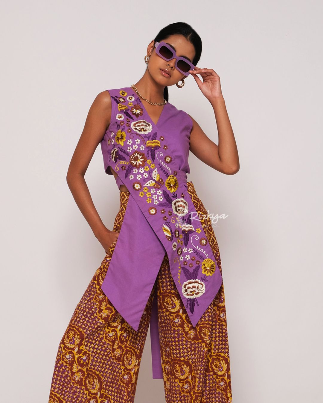 Nila Blouse Sekar Wungu