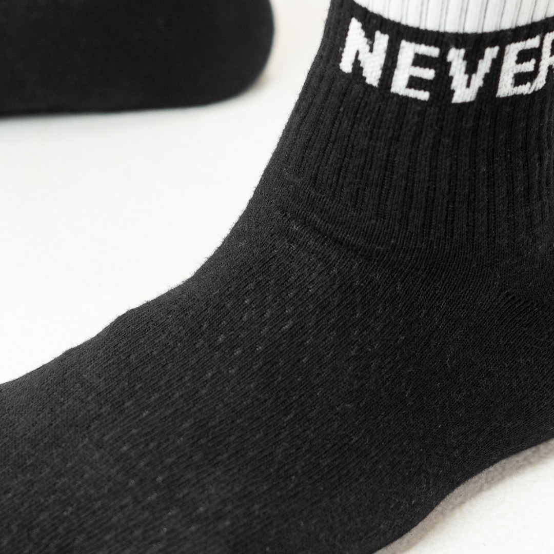 NEVERES Crew Socks