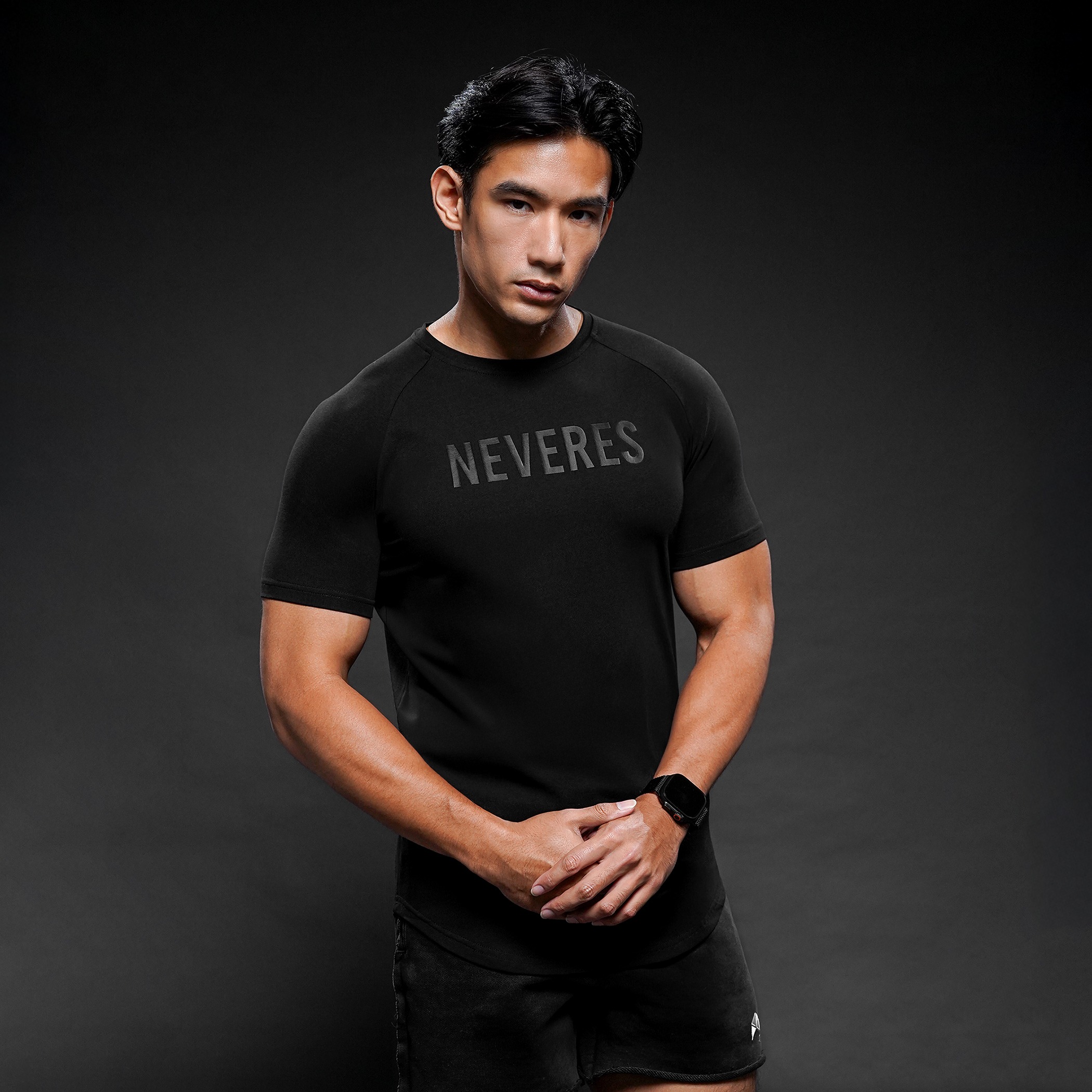 NEVERES Iconic T-Shirt