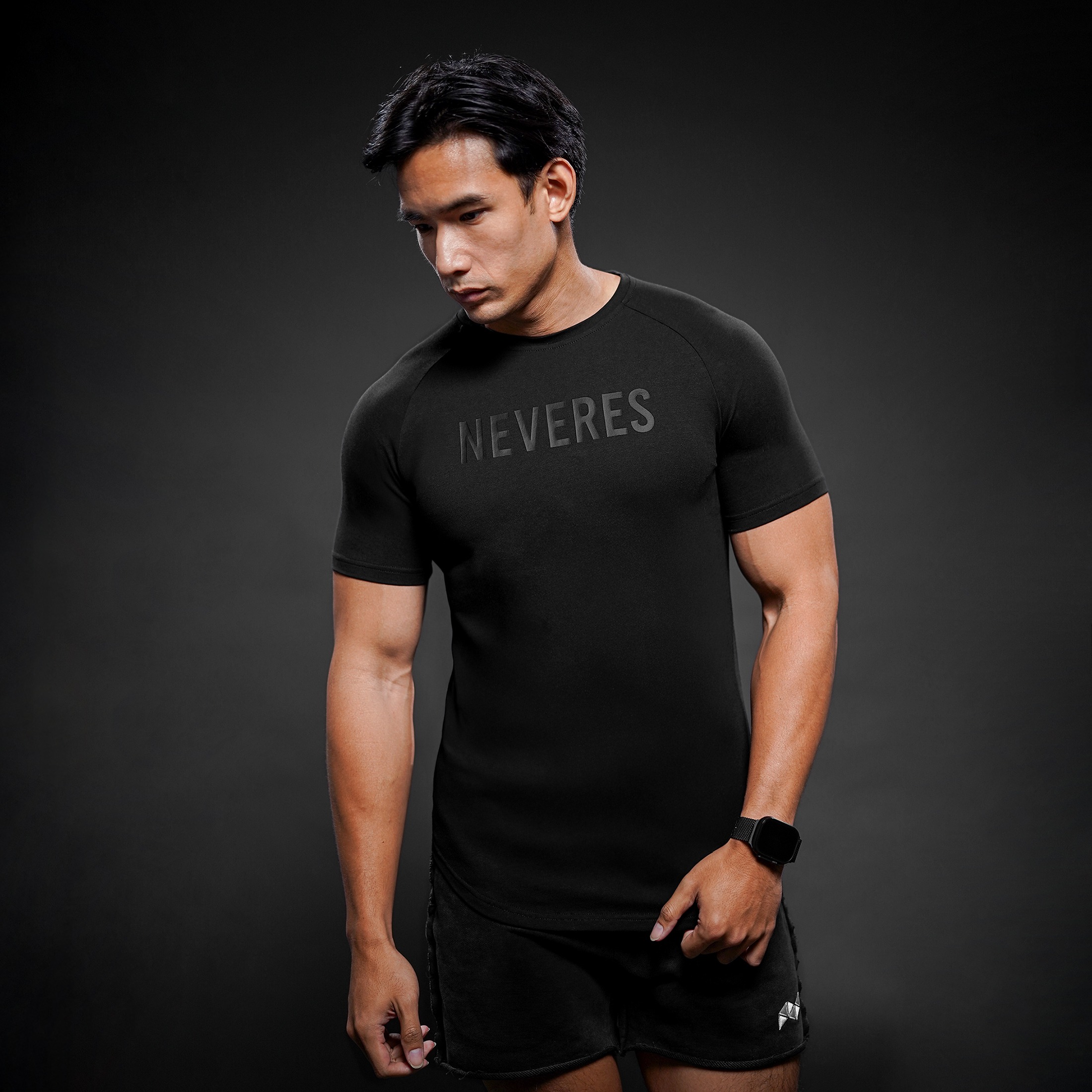 NEVERES Iconic T-Shirt