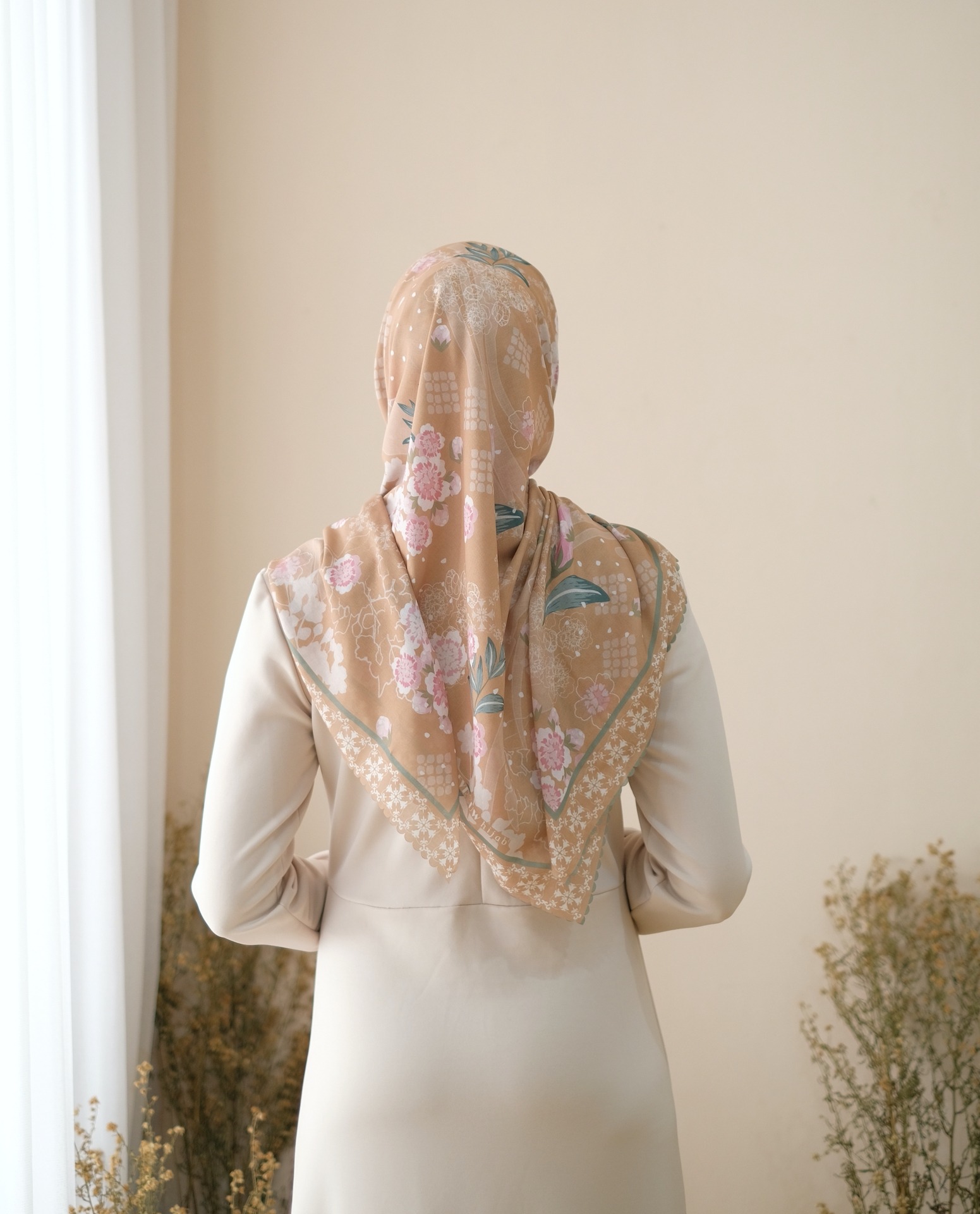 Square Hijab AURA in Dijon