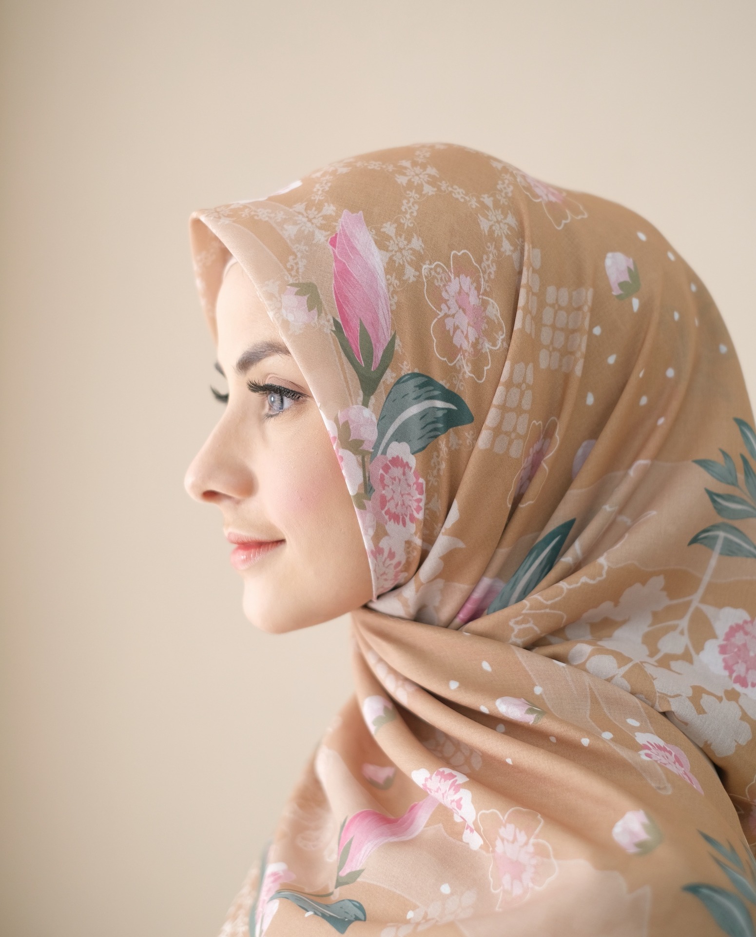 Square Hijab AURA in Dijon