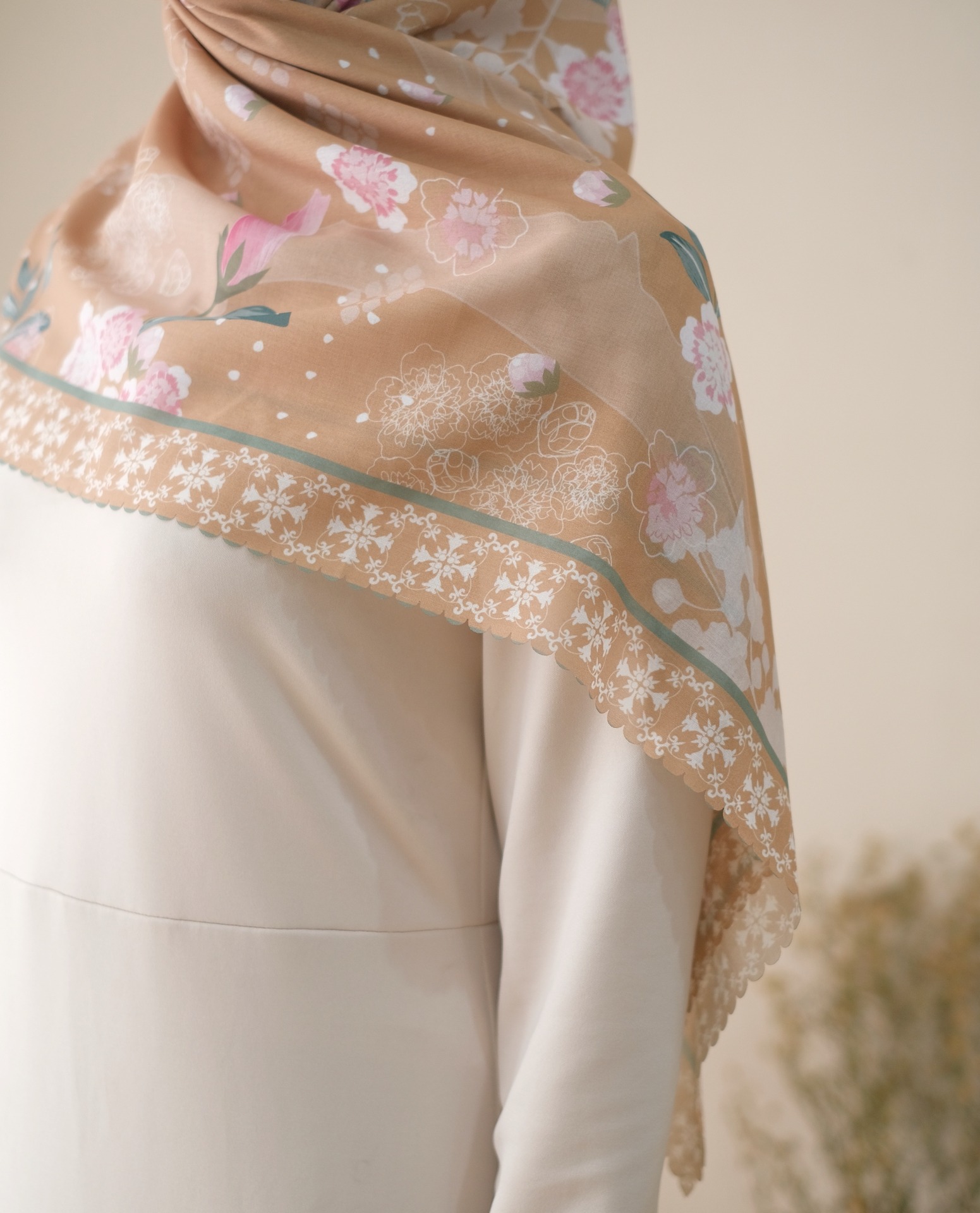 Square Hijab AURA in Dijon