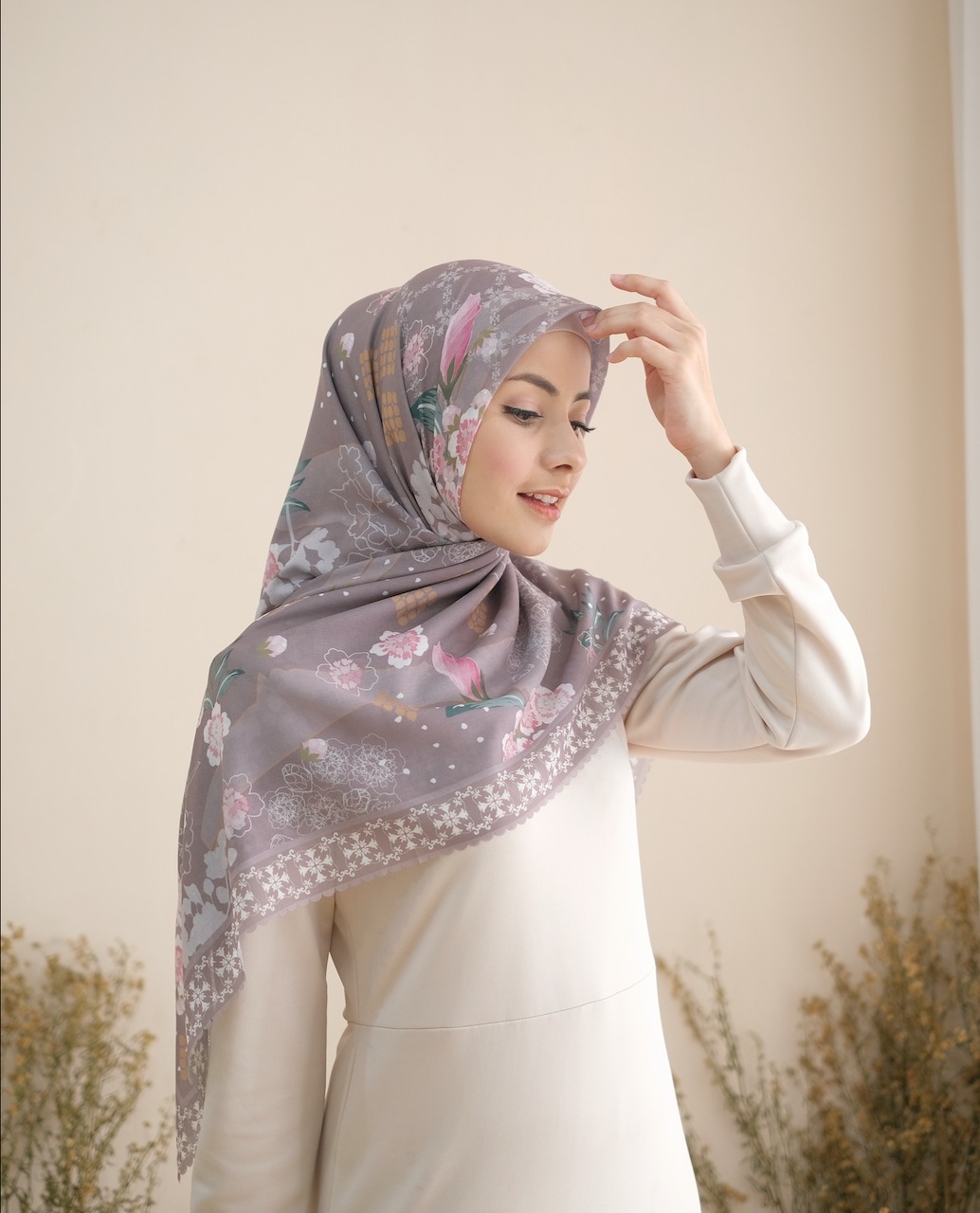 Square Hijab AURA in Light Moka