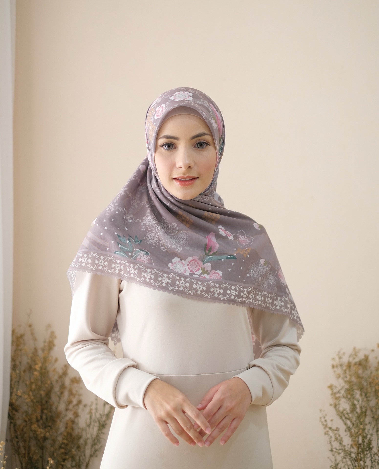 Square Hijab AURA in Light Moka
