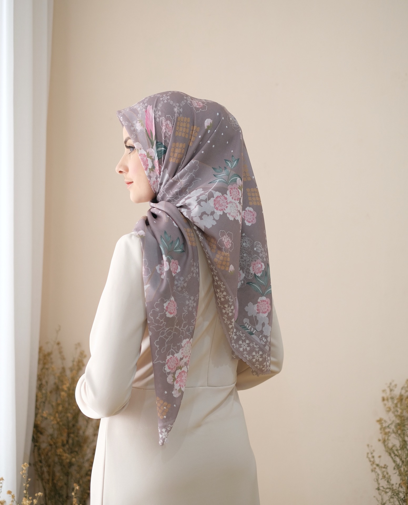 Square Hijab AURA in Light Moka