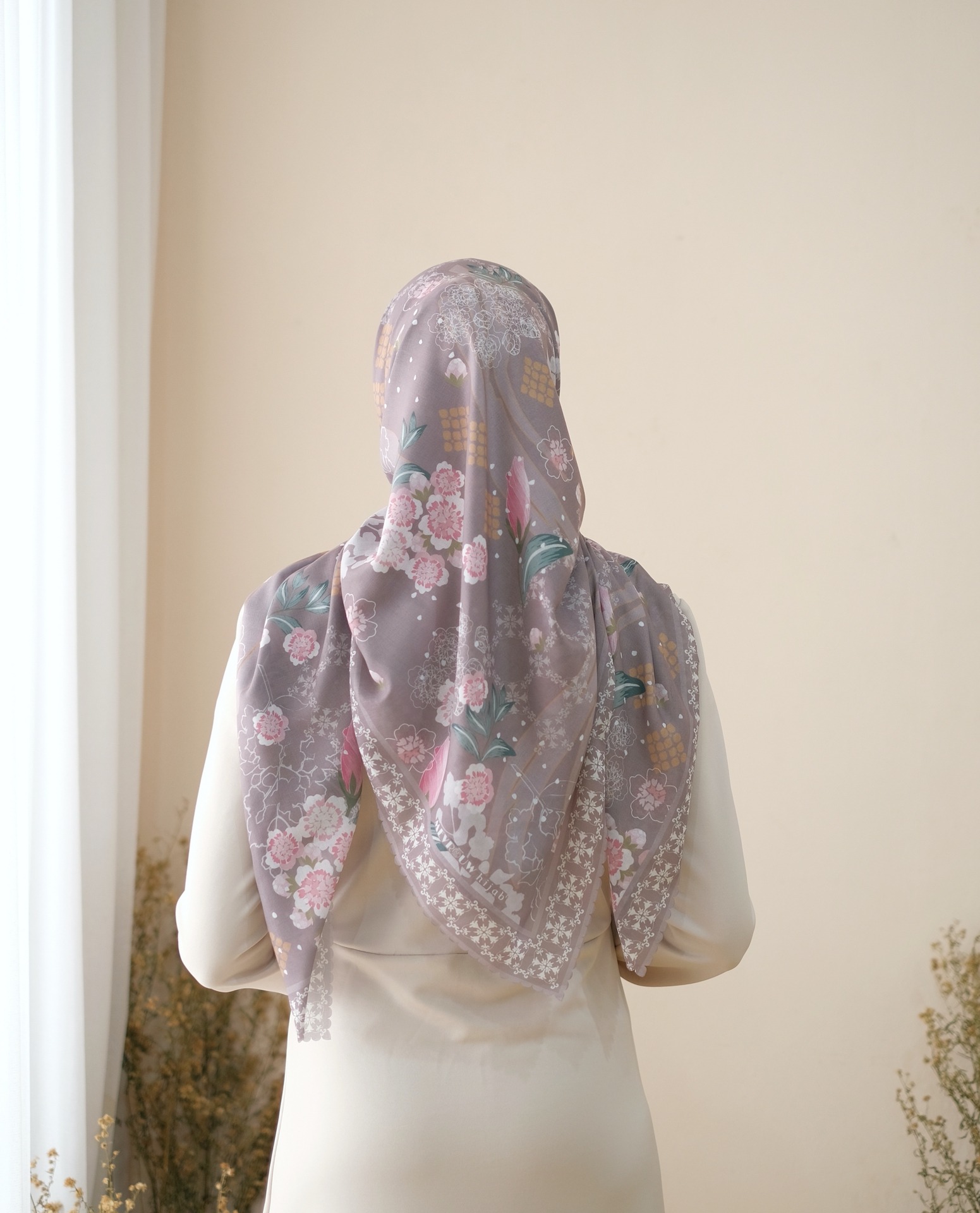 Square Hijab AURA in Light Moka